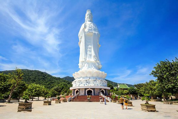 3 Ngôi Chùa Linh Ứng Nổi Tiếng Tại Đà Nẵng 2 ChuaLinhUng