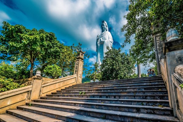 3 Ngôi Chùa Linh Ứng Nổi Tiếng Tại Đà Nẵng 4 chua linh ung bai but da nang 010