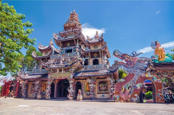 Tổng hợp các địa điểm Tham quan - Check in thơ mộng tại Đà Lạt 11 chua linh phuoc b102d02963